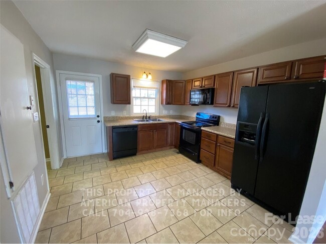 Photo - 318 Kimball St