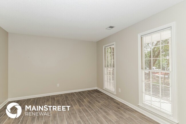 Photo - 1384 Grindenwald Dr