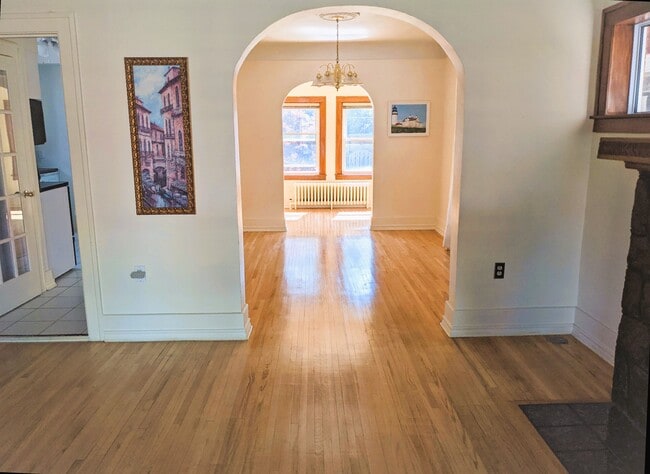 Photo - 1555 Pelissier St