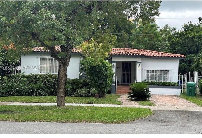 Building Photo - 3410 SW 21st St