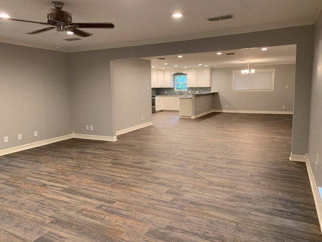 Photo - 3/2/2 on 1 ac LISD