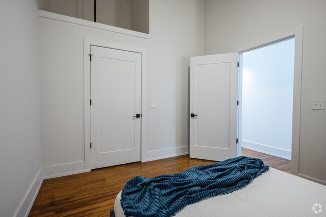 1BR, 1BA - 659SF