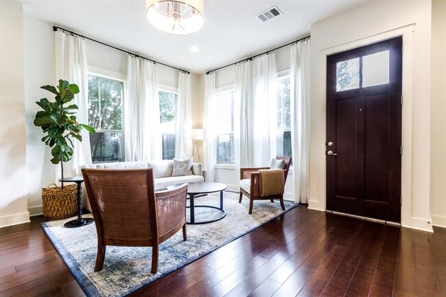 Photo - 2520 Bluebonnet Ln Unit 8