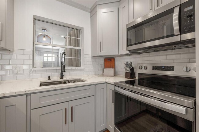 Photo - 11225 2nd St E