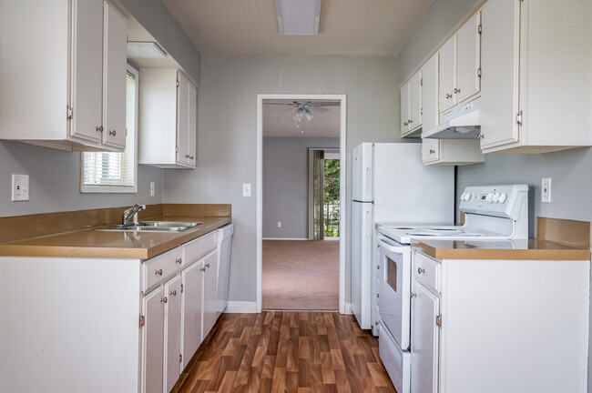 Jade Terrace | Kitchen - Jade Terrace Apartments