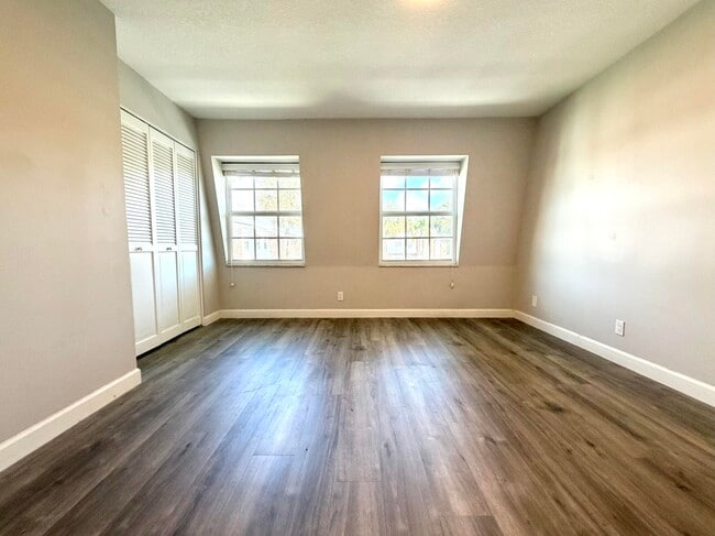 Photo - 413 N Cypress Dr