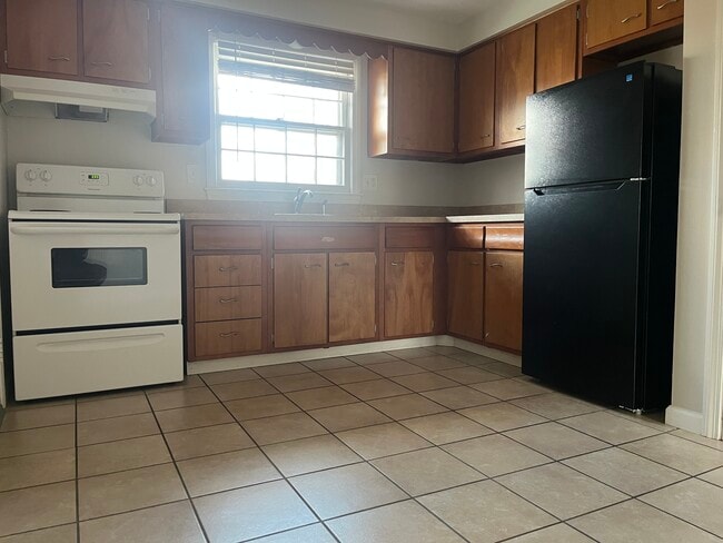 Building Photo - 43 Charter Oak St Unit D