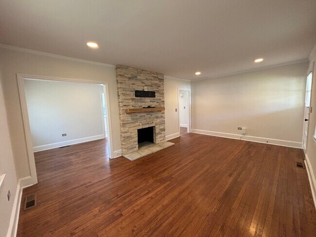 Photo - 2 Bedroom charming bungalow in desirable Oakhurst