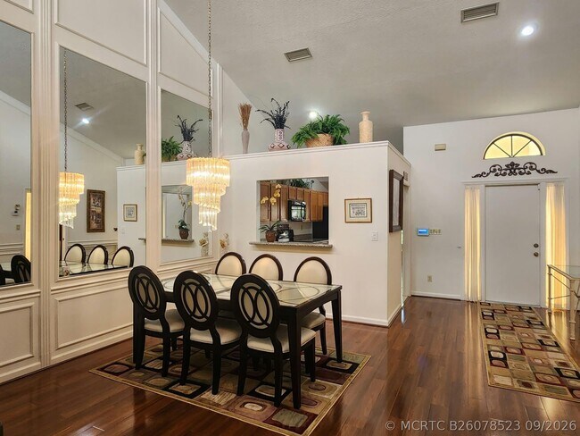 2649 Emerald Way Cir