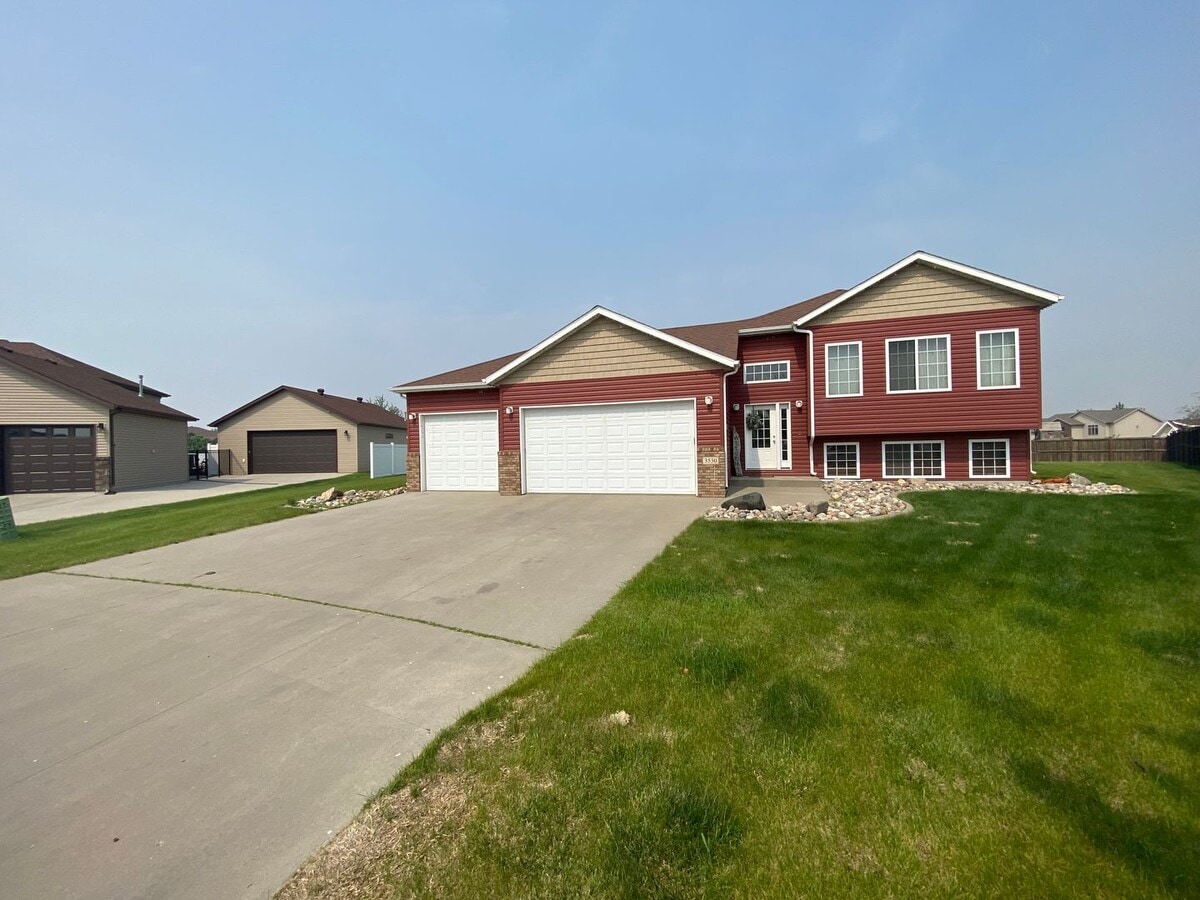 3 Bedroom 3 Bathroom House - 3 Bedroom 3 Bathroom House