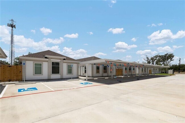 Building Photo - 740 N Alamo Rd Unit 6 Rental
