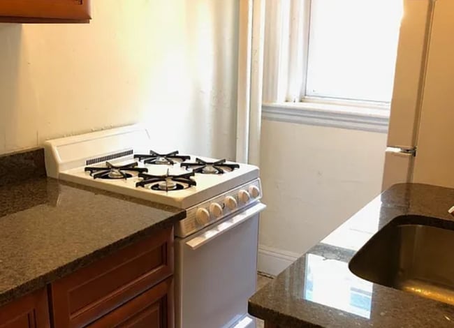 Images are representative samples of the advertised unit. Actual units shown during tours may differ
