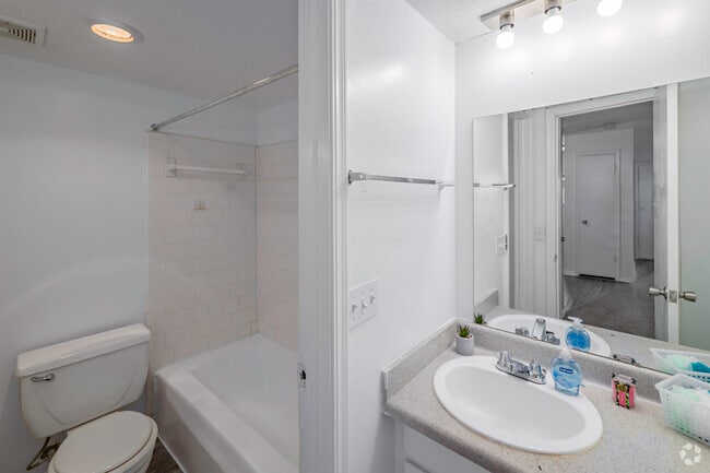 1BR, 1BA - 651SF - Bathroom