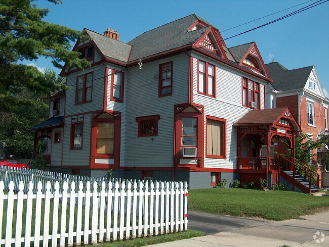 Building Photo - 315 S Winter St Unit Apartment # 1