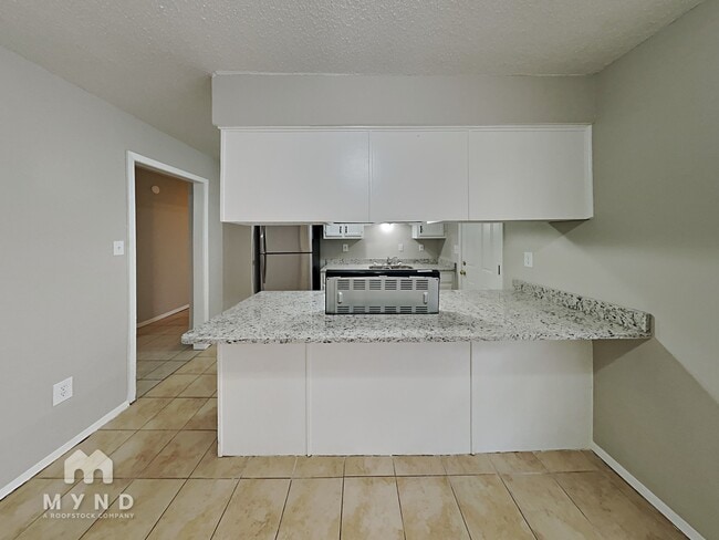 Photo - 6340 Yorkshire Cove