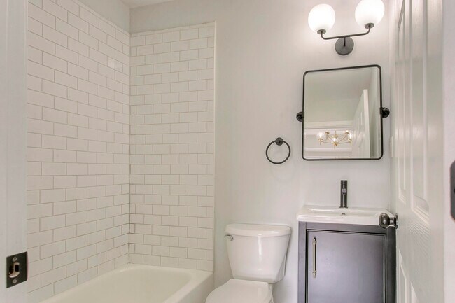 Photo - 416 Emma St Unit 9