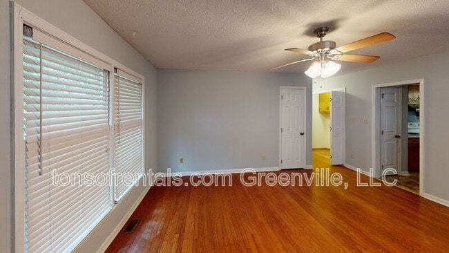 Photo - 100 Pinebrook Rd