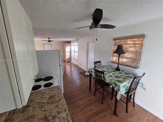 Photo - 811 NE 14th Ct