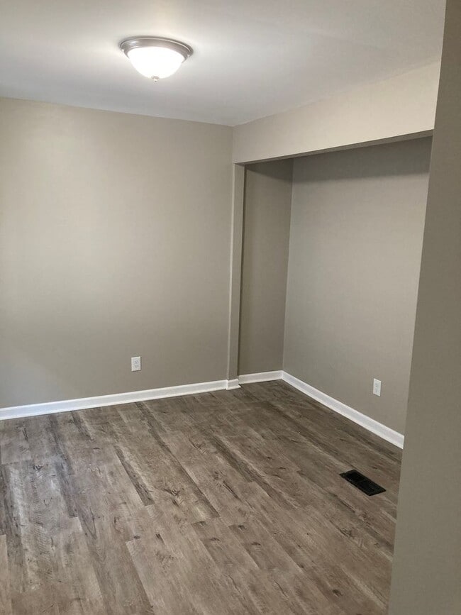 Photo - 96 Lyndhurst St Unit Up