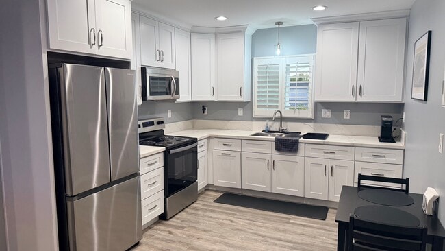 Building Photo - 1529 N Pass Ave