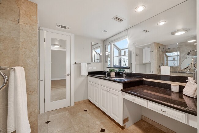 Building Photo - 5338 Brownway St Unit B19