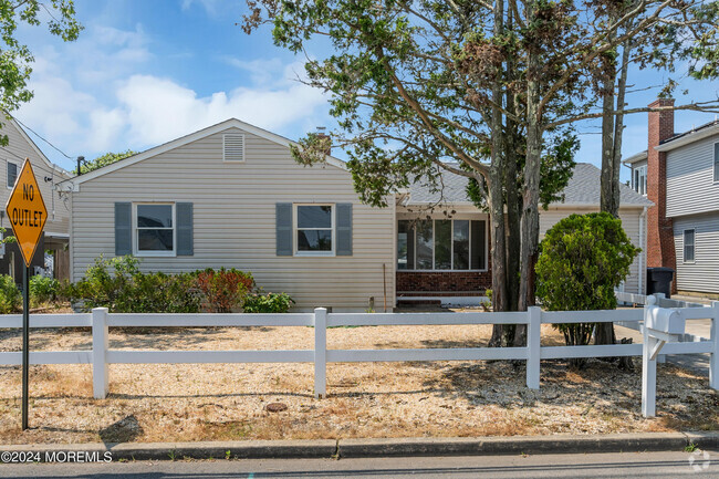 Building Photo - 205 S Shore Dr Rental