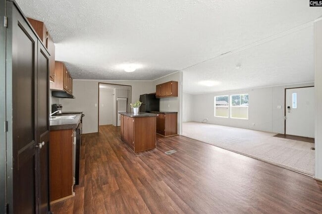 Photo - 233 Peeler Rd