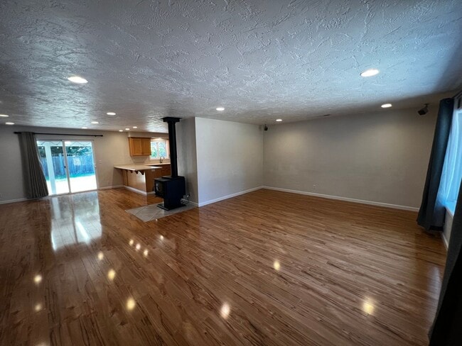 Photo - 4-Bedroom 3-Bathroom house with attached 1 bedroom apartment