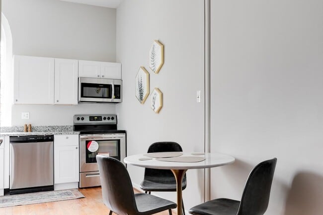 Building Photo - Princess Anne Unit C