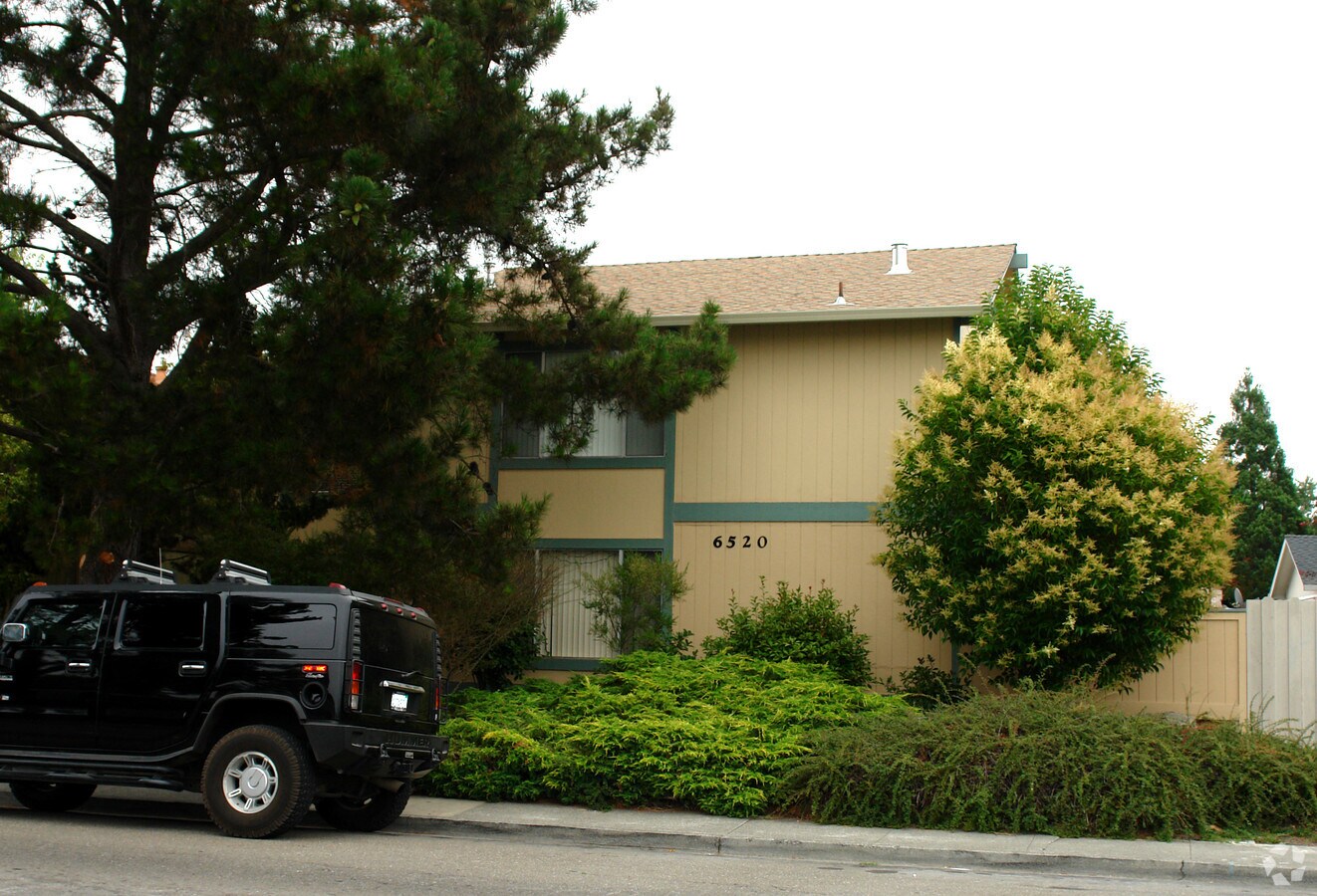 6520 Country Club - 6520 Country Club