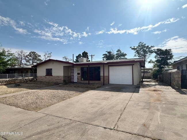Photo - 1518 Clausen Dr House