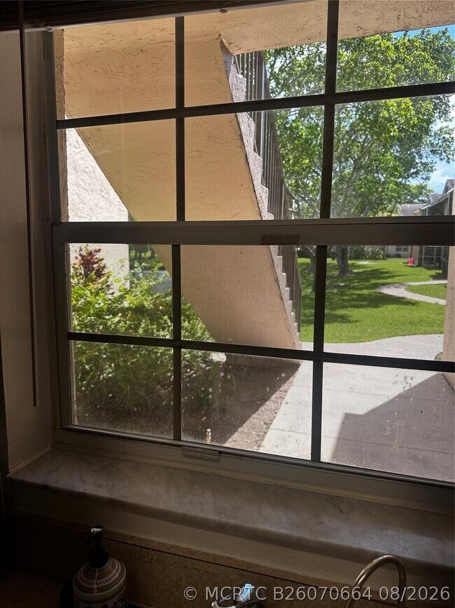 Building Photo - 820 Cypress Park Way Unit I2
