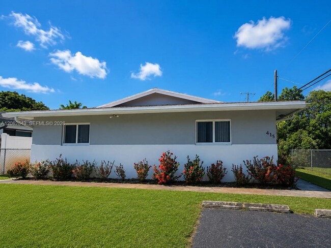 Building Photo - 415 SW 16th Ct Unit 1
