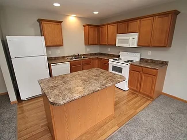 Photo - 2-Bedroom Townhouse Near Prairie Trail – P...