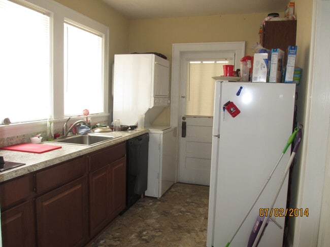Photo - 3 Bedroom Walkable to Campus Pre-Leasing f...