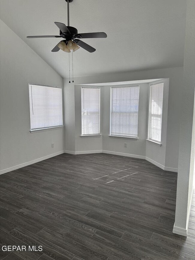 Photo - 5884 Doniphan Dr