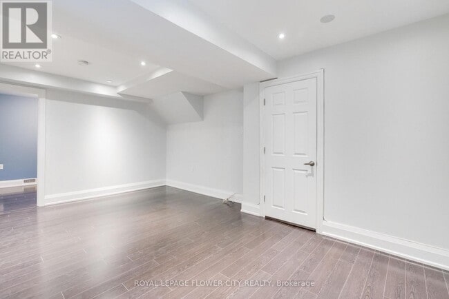 Photo - 5674 Whitehorn Ave