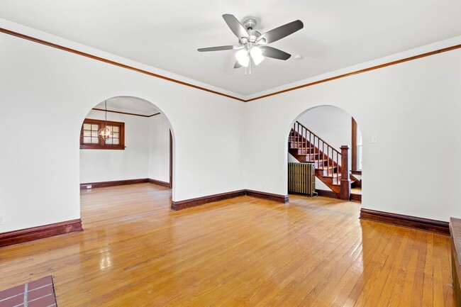 Photo - AVAILABLE FOR EARLY DECEMBER! Do not miss ...