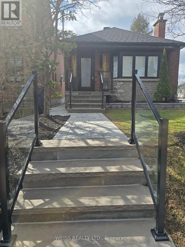 Photo - 199 Glengarry Ave