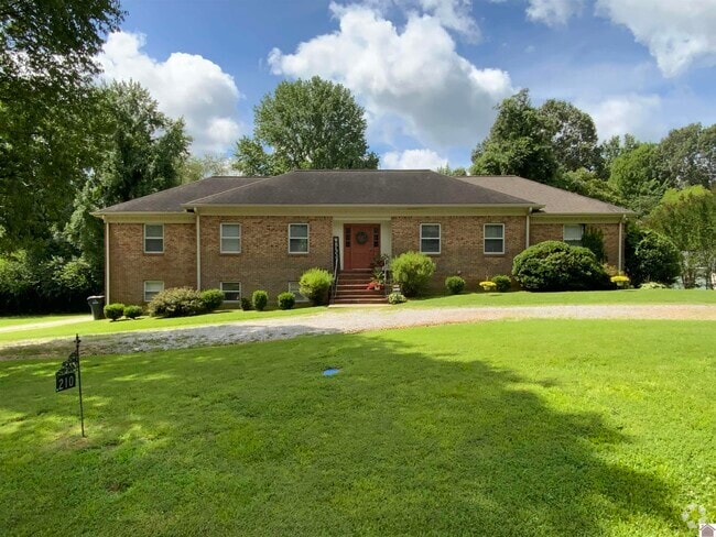 Building Photo - 210 Walnut Dr Rental