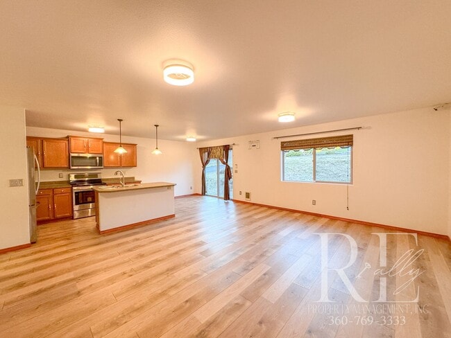 Photo - Modern 3-Bed Home with Gardens, Greenhouse...