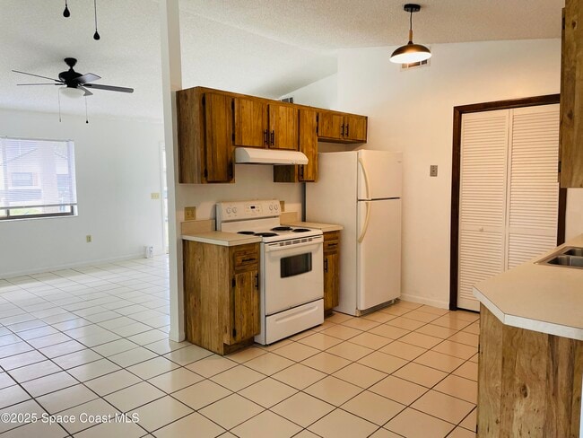 Photo - 153 Bayamo Ave NE
