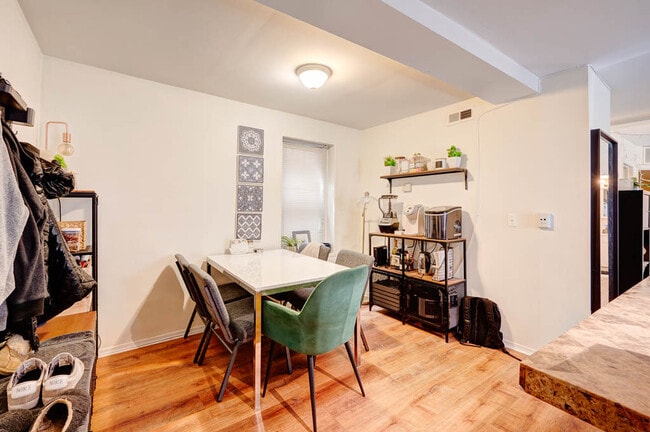 Photo - 1627 N Winchester Ave Unit 1R