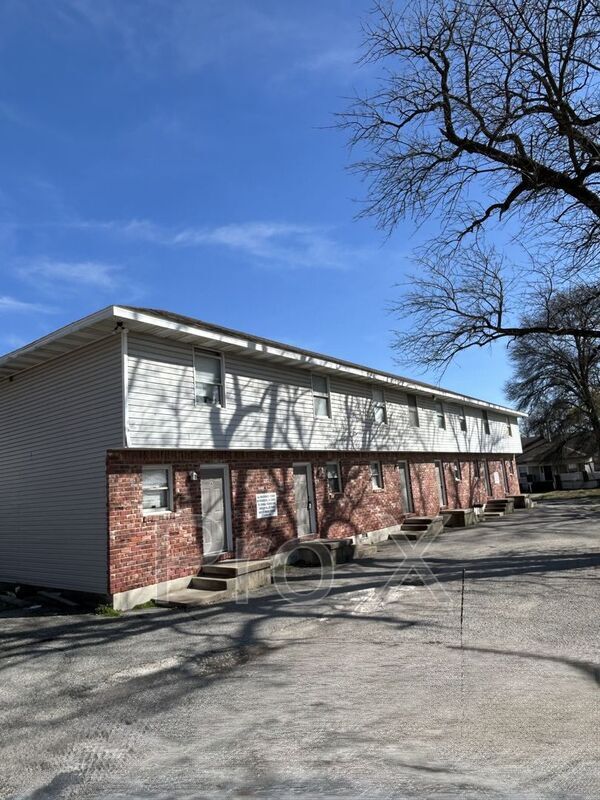 Building Photo - 207 E Carlton St Unit Apt. D