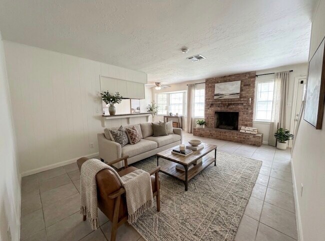 9706 Crestdale Cir