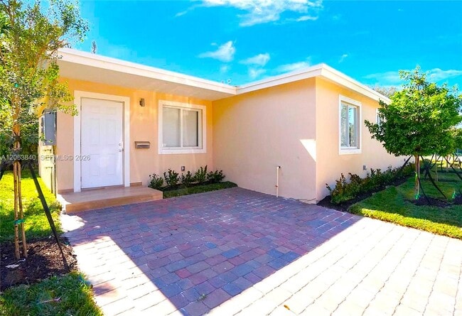 Building Photo - 4643 NW 15th Ct Unit 2