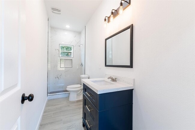 Photo - 4709 Lee St