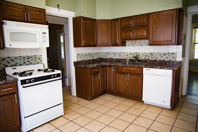 Photo - 958 15th Ave SE