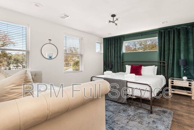 Photo - 208 Myrtle St