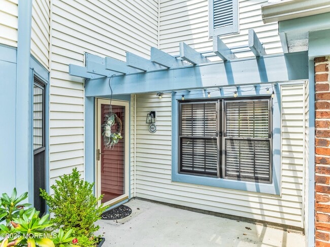 Photo - 141 Old Orchard Ln